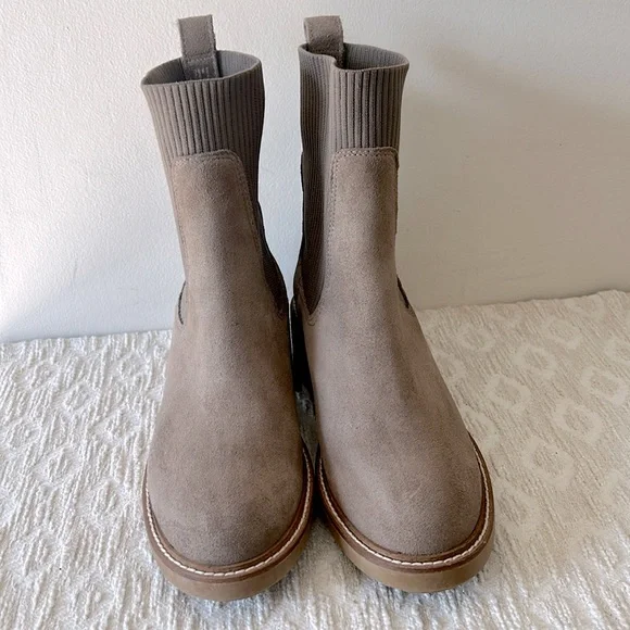 Steve Madden EUC Kiley Chelsea Suede Ankle Boots - Picture 4 of 14